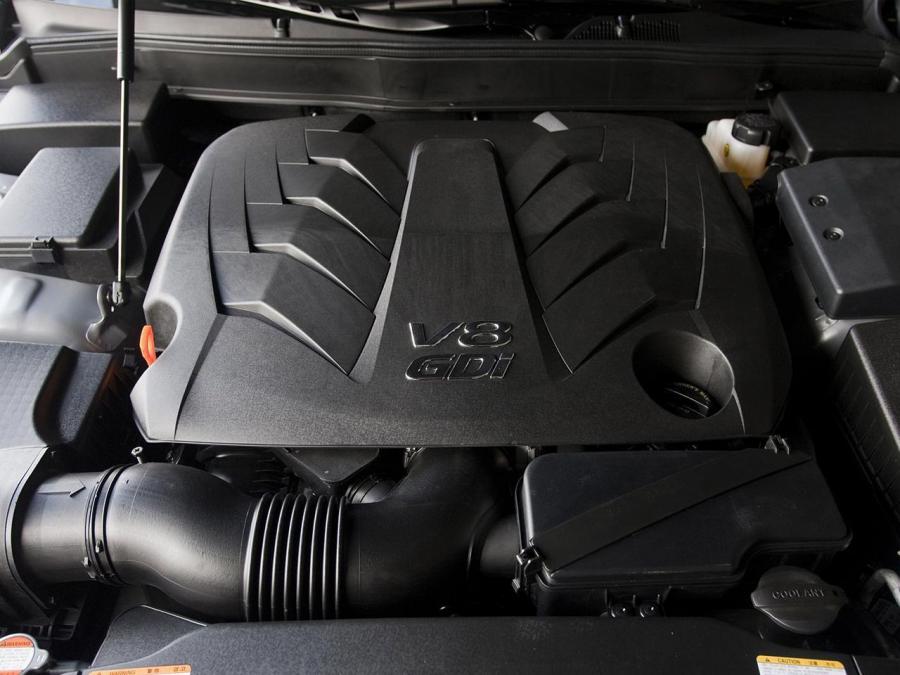  Hyundai Genesis R-Spec 2011 года  (фото 8 из 21)